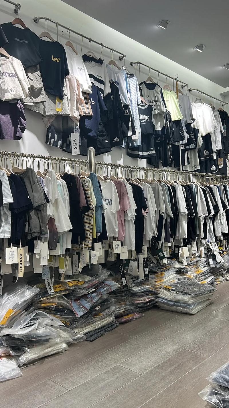 鞋帽零售人的進(jìn)銷(xiāo)賬本 在微利中堅(jiān)守，在潮流中前行